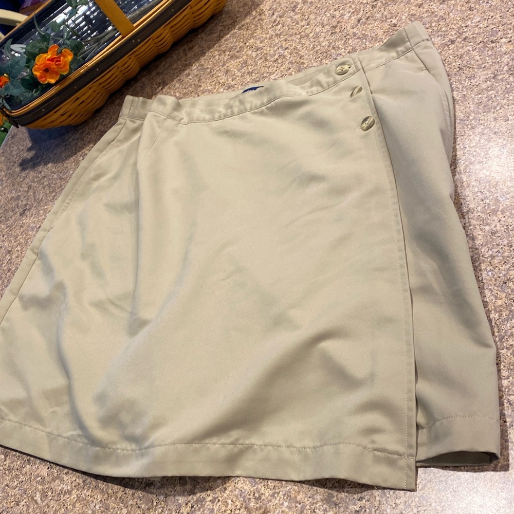 Karen Scott Skort Size 14 Buttons Zips Possibly Tan Color